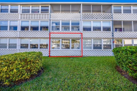 Condo in Miami, Florida, 1 bedroom  № 1978589 - photo 17