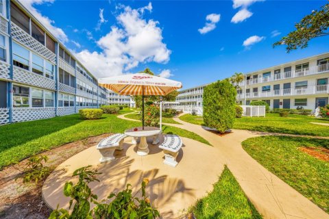 Condo in Miami, Florida, 1 bedroom  № 1978589 - photo 24