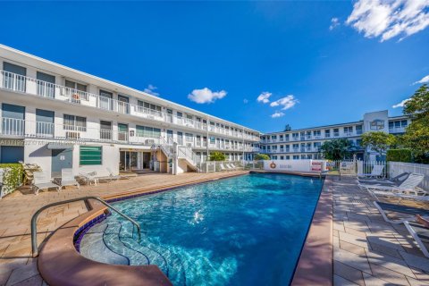 Condo in Miami, Florida, 1 bedroom  № 1978589 - photo 25