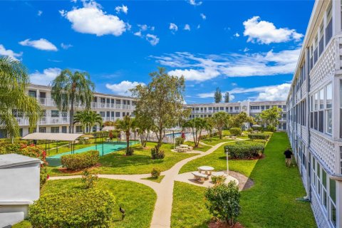 Condo in Miami, Florida, 1 bedroom  № 1978589 - photo 21