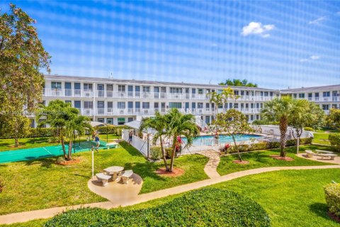 Condo in Miami, Florida, 1 bedroom  № 1978589 - photo 23