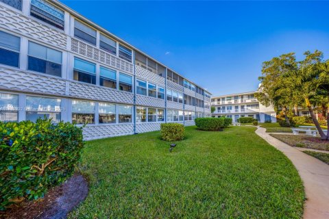 Condo in Miami, Florida, 1 bedroom  № 1978589 - photo 20