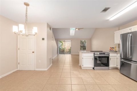 Touwnhouse à louer à Gainesville, Floride: 2 chambres, 111.76 m2 № 2105335 - photo 6
