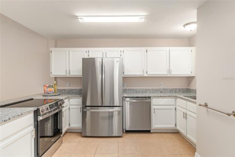 Touwnhouse à louer à Gainesville, Floride: 2 chambres, 111.76 m2 № 2105335 - photo 2
