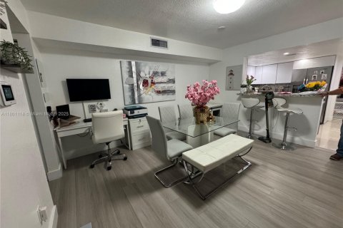 Condo in Hialeah Gardens, Florida, 3 bedrooms  № 1862033 - photo 14