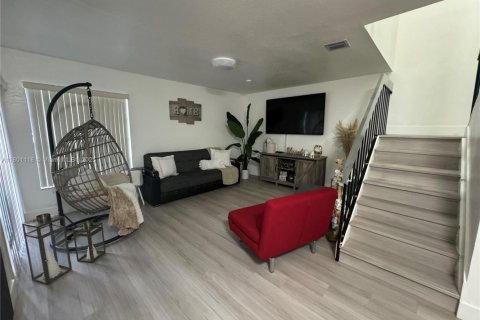 Condo in Hialeah Gardens, Florida, 3 bedrooms  № 1862033 - photo 21