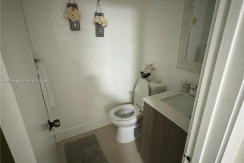 Condo in Hialeah Gardens, Florida, 3 bedrooms  № 1862033 - photo 18
