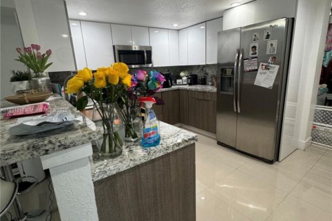 Condo in Hialeah Gardens, Florida, 3 bedrooms  № 1862033 - photo 7