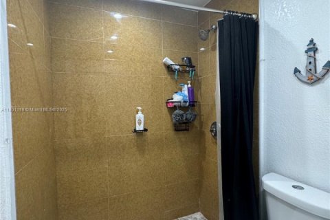 Condo in Hialeah Gardens, Florida, 3 bedrooms  № 1862033 - photo 30