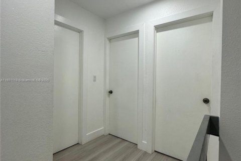 Condo in Hialeah Gardens, Florida, 3 bedrooms  № 1862033 - photo 27