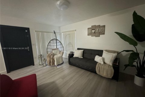 Condo in Hialeah Gardens, Florida, 3 bedrooms  № 1862033 - photo 22