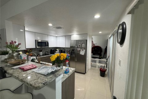 Condo in Hialeah Gardens, Florida, 3 bedrooms  № 1862033 - photo 8