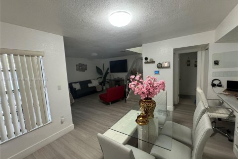 Condo in Hialeah Gardens, Florida, 3 bedrooms  № 1862033 - photo 16