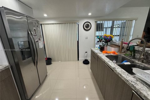 Condo in Hialeah Gardens, Florida, 3 bedrooms  № 1862033 - photo 10