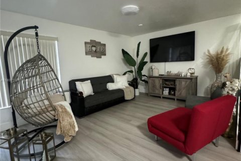 Condo in Hialeah Gardens, Florida, 3 bedrooms  № 1862033 - photo 23