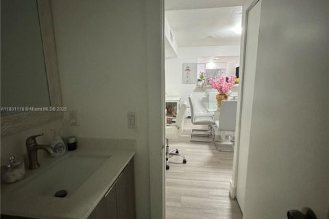 Condo in Hialeah Gardens, Florida, 3 bedrooms  № 1862033 - photo 20