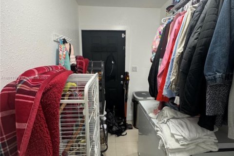 Condo in Hialeah Gardens, Florida, 3 bedrooms  № 1862033 - photo 5