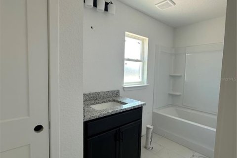 House in Oxford, Florida 4 bedrooms, 204.38 sq.m. № 2148554 - photo 7