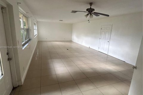 Снять в аренду виллу или дом в Форт-Лодердейл, Флорида 3 спальни, 182.27м2, № 1987908 - фото 11