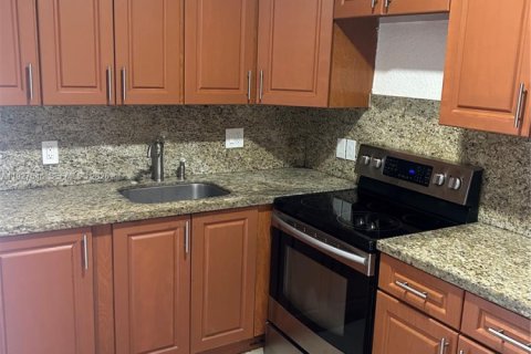 Снять в аренду виллу или дом в Форт-Лодердейл, Флорида 3 спальни, 182.27м2, № 1987908 - фото 1