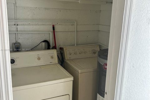 Снять в аренду виллу или дом в Форт-Лодердейл, Флорида 3 спальни, 182.27м2, № 1987908 - фото 13