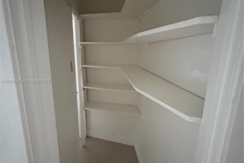 Снять в аренду виллу или дом в Форт-Лодердейл, Флорида 3 спальни, 182.27м2, № 1987908 - фото 9