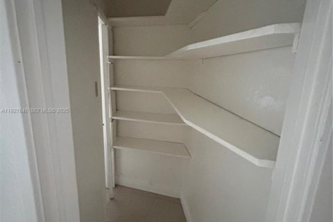 Снять в аренду виллу или дом в Форт-Лодердейл, Флорида 3 спальни, 182.27м2, № 1987908 - фото 10