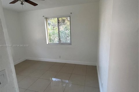 Снять в аренду виллу или дом в Форт-Лодердейл, Флорида 3 спальни, 182.27м2, № 1987908 - фото 3