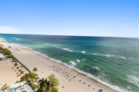 Condo in Sunny Isles Beach, Florida, 3 bedrooms  № 1882668 - photo 2