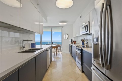 Condo in Sunny Isles Beach, Florida, 3 bedrooms  № 1882668 - photo 10