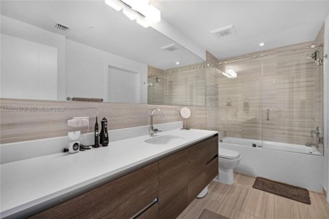 Condominio en venta en Coral Gables, Florida, 1 dormitorio, 66.24 m2 № 2076134 - foto 4