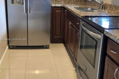 Appartement à louer à Hollywood, Floride: 1 chambre, 1038.55 m2 № 1987726 - photo 1