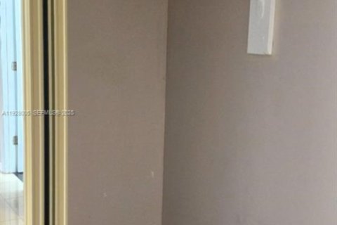 Appartement à louer à Hollywood, Floride: 1 chambre, 1038.55 m2 № 1987726 - photo 5