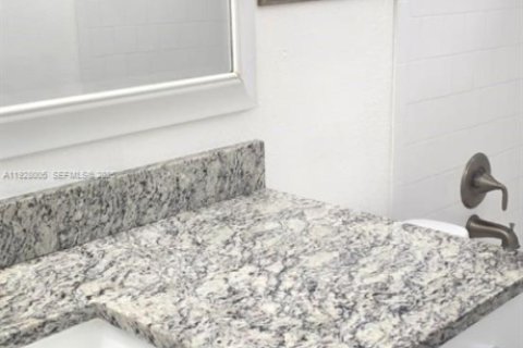 Appartement à louer à Hollywood, Floride: 1 chambre, 1038.55 m2 № 1987726 - photo 4