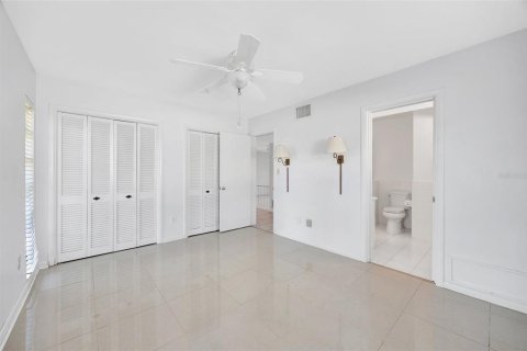 House in Largo, Florida 3 bedrooms, 169.45 sq.m. № 1643275 - photo 22