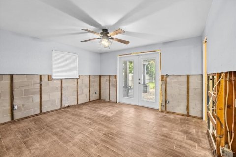 House in Saint Petersburg, Florida 2 bedrooms, 100.33 sq.m. № 1914176 - photo 11