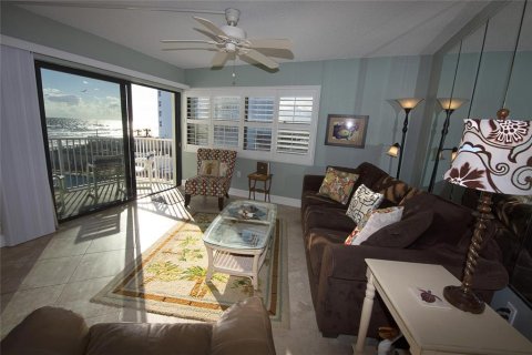 Condo in New Smyrna Beach, Florida, 2 bedrooms  № 2108443 - photo 2
