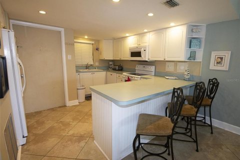 Condo in New Smyrna Beach, Florida, 2 bedrooms  № 2108443 - photo 7