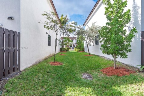 Купить таунхаус в Дорал, Флорида 4 спальни, 166.57м2, № 1996987 - фото 10