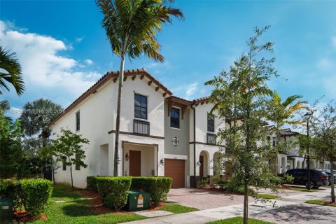 Купить таунхаус в Дорал, Флорида 4 спальни, 166.57м2, № 1996987 - фото 2