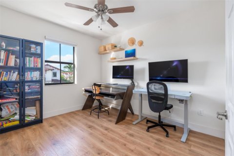 Купить таунхаус в Дорал, Флорида 4 спальни, 166.57м2, № 1996987 - фото 22