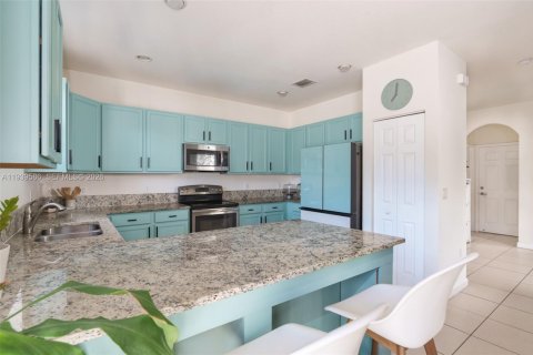 Купить таунхаус в Дорал, Флорида 4 спальни, 166.57м2, № 1996987 - фото 7