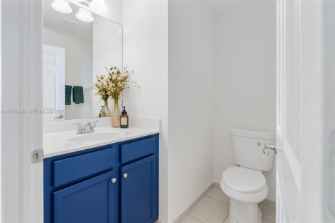 Купить таунхаус в Дорал, Флорида 4 спальни, 166.57м2, № 1996987 - фото 12