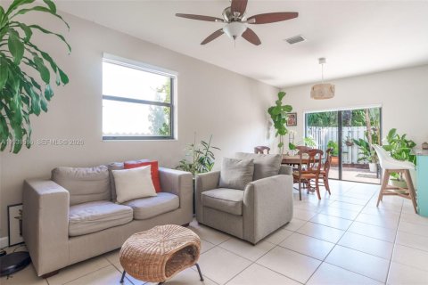 Купить таунхаус в Дорал, Флорида 4 спальни, 166.57м2, № 1996987 - фото 5