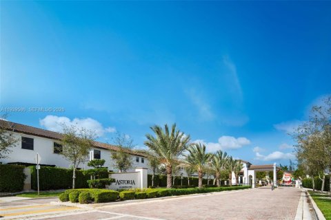 Купить таунхаус в Дорал, Флорида 4 спальни, 166.57м2, № 1996987 - фото 25