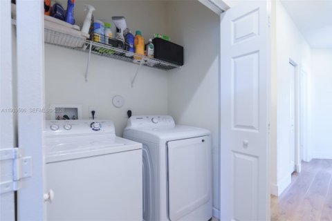 Купить таунхаус в Дорал, Флорида 4 спальни, 166.57м2, № 1996987 - фото 19