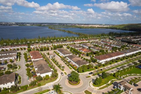 Купить таунхаус в Дорал, Флорида 4 спальни, 166.57м2, № 1996987 - фото 29