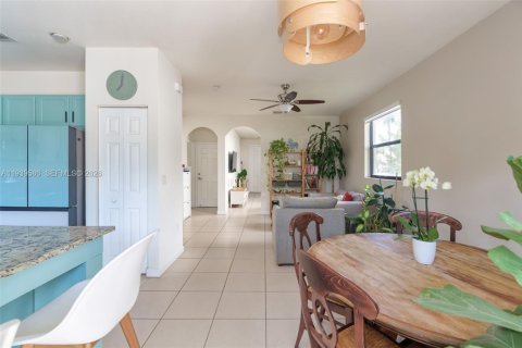 Купить таунхаус в Дорал, Флорида 4 спальни, 166.57м2, № 1996987 - фото 11