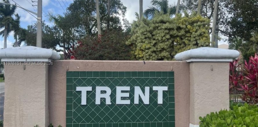 Condominio en Tamarac, Florida, 2 dormitorios  № 2040951