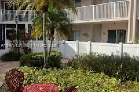 Condominio en venta en Tamarac, Florida, 2 dormitorios, 110.27 m2 № 2040951 - foto 3